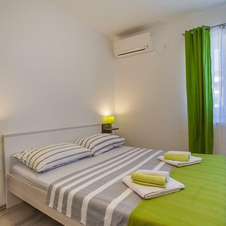 Room Elelina Cres Exterior photo