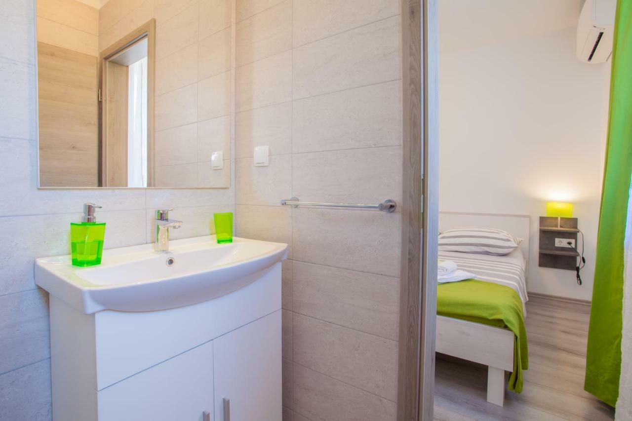 Room Elelina Cres Exterior photo