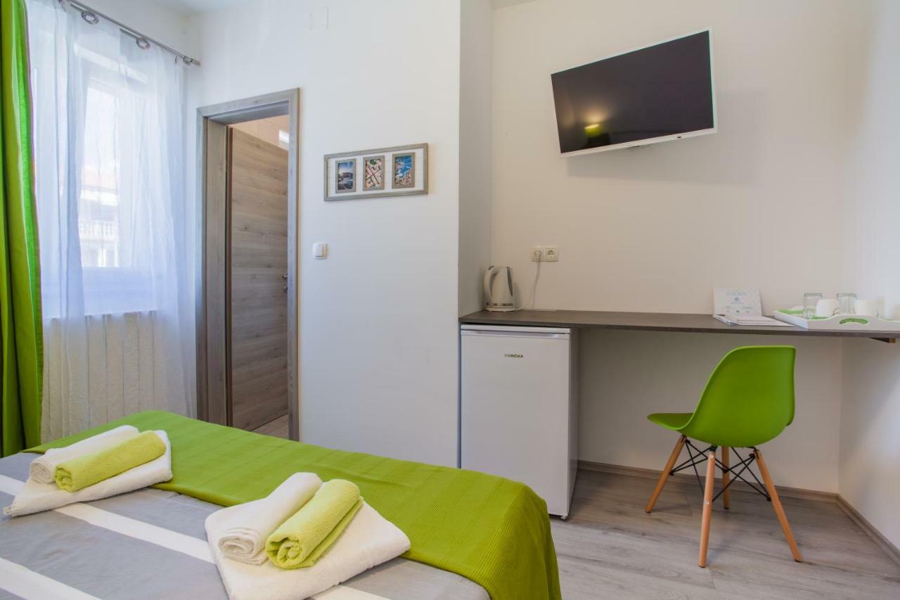 Room Elelina Cres Exterior photo